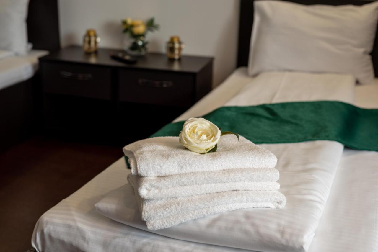Escala Rooms Ghimbav Exterior photo