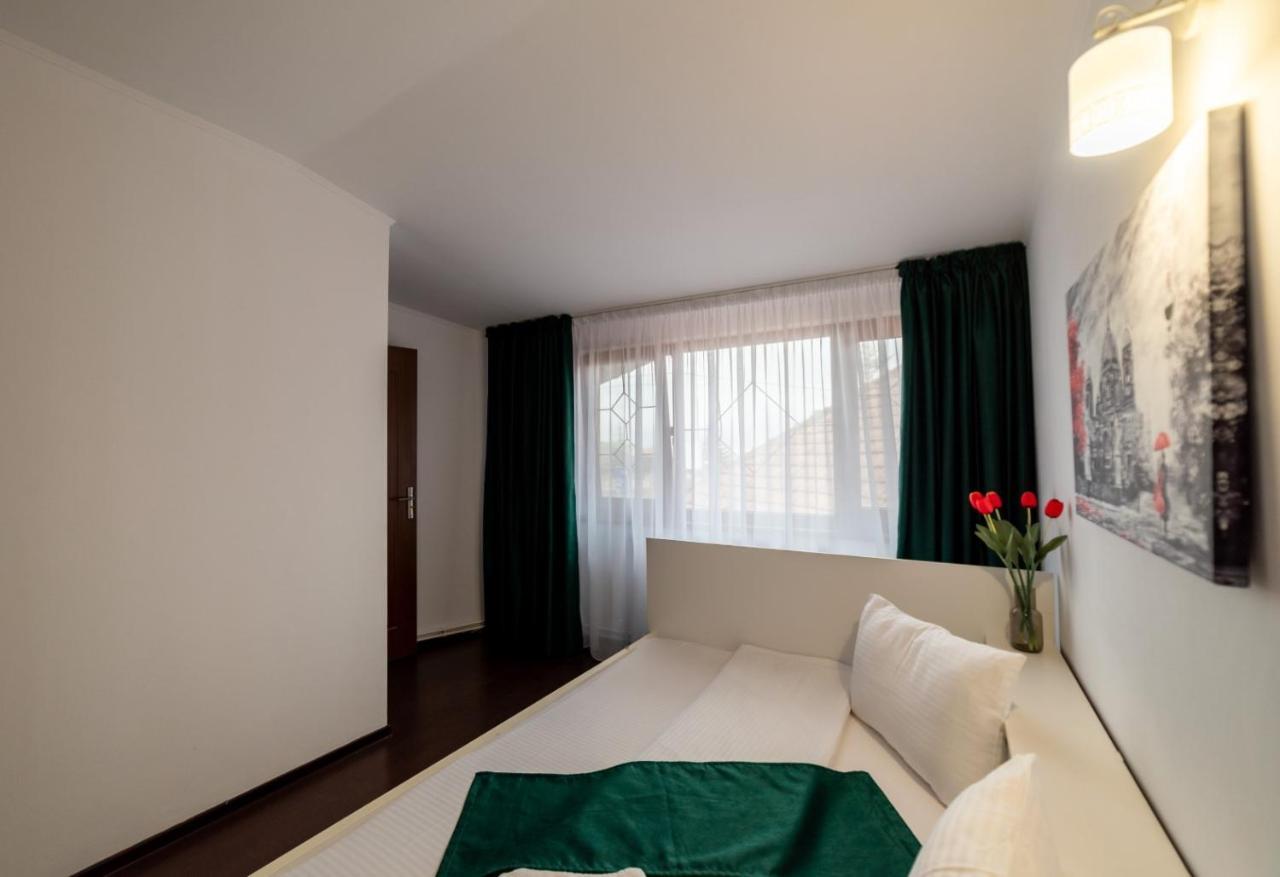 Escala Rooms Ghimbav Exterior photo