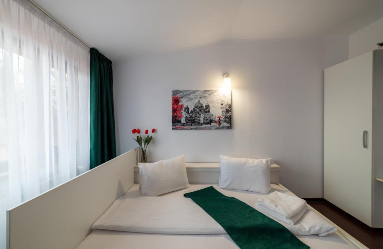 Escala Rooms Ghimbav Exterior photo