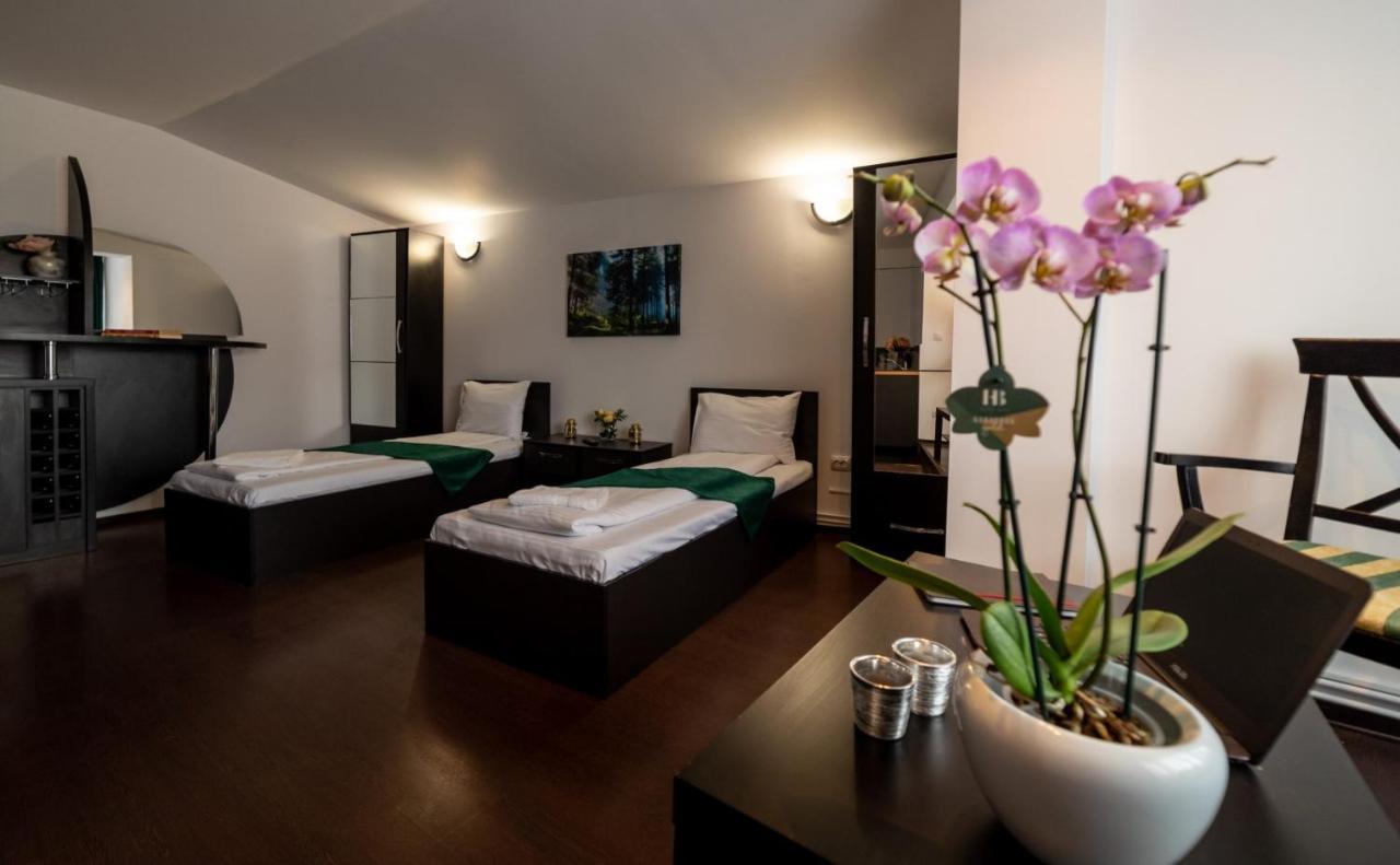 Escala Rooms Ghimbav Exterior photo