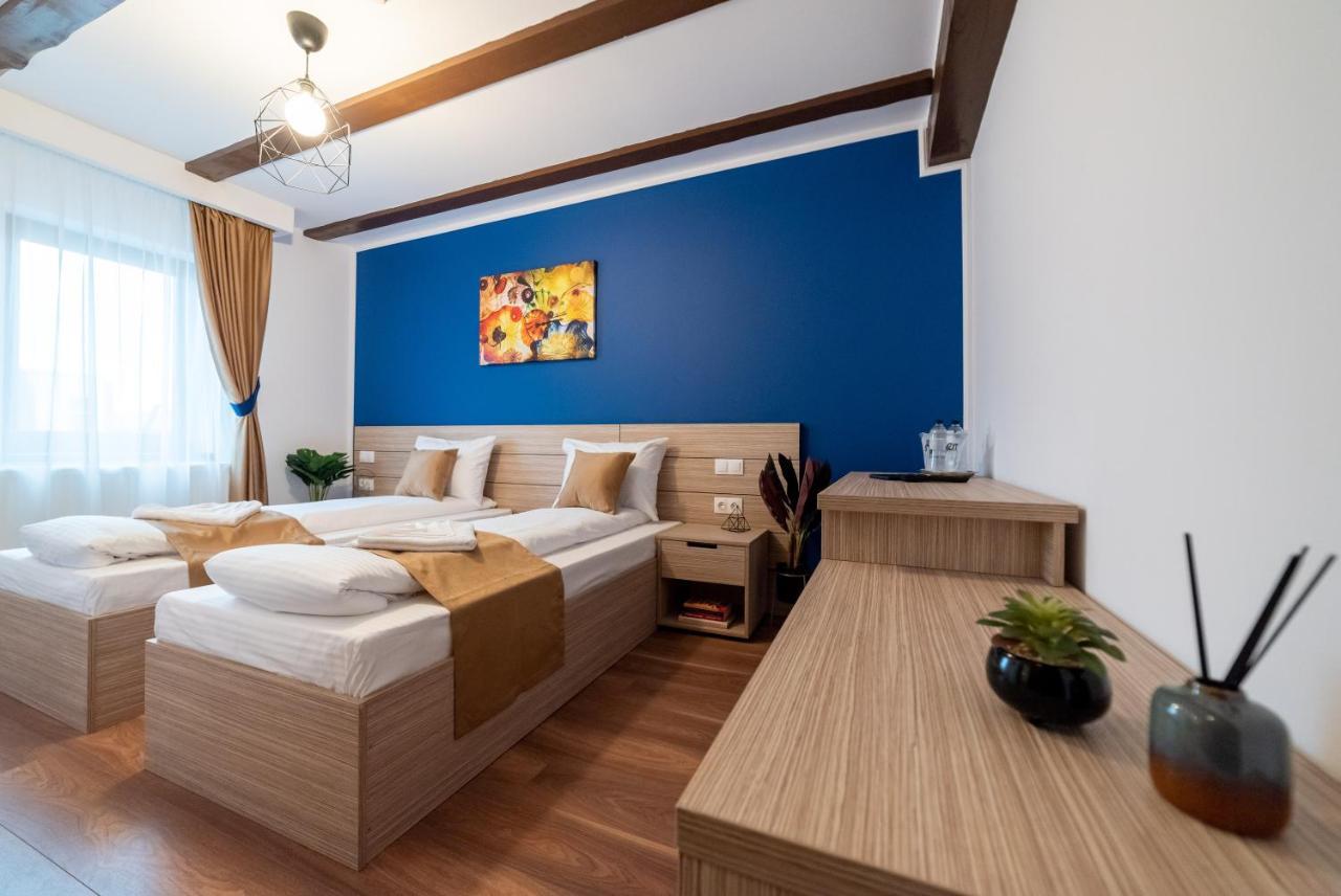 Escala Rooms Ghimbav Exterior photo